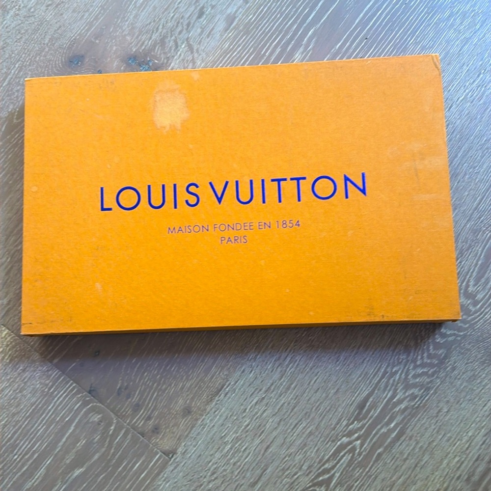 Louis Vuitton box